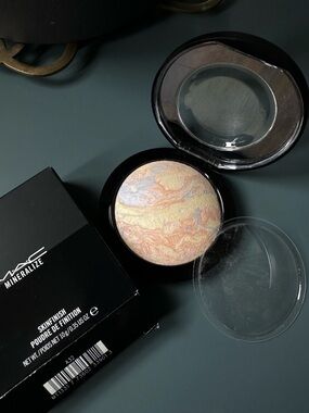 M·A·C cosmetics Lightscapade Mineralize Skin Finish Highlighter 0.35 oz NW-O BOX